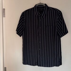 Vince. Men’s Navy Blue w/ Light Blue & White Stripes, Med, Short Sleeve Shirt